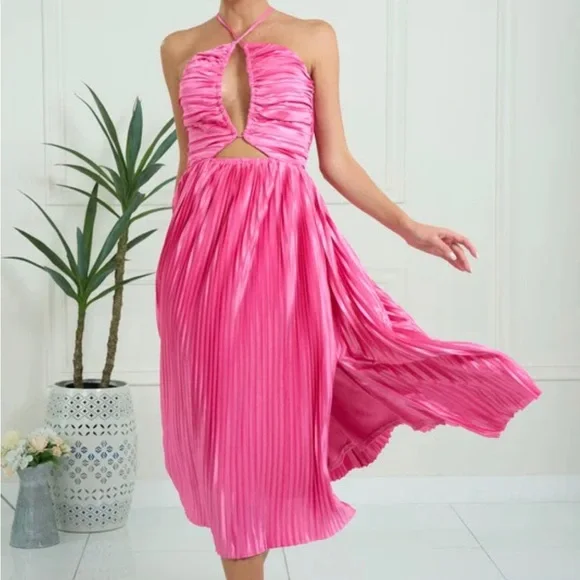 Dresses | Pink Pleated Dress Hemmed To Make Cleavage Area Fit Better Size  Medium | Poshmark